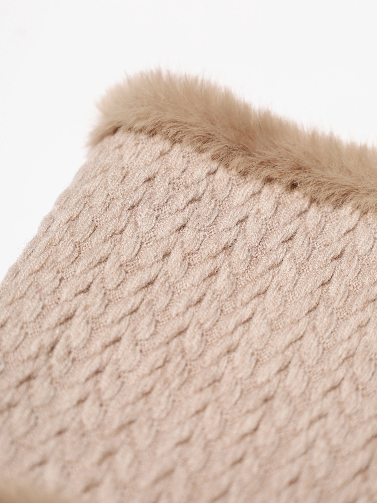 Снуд трикотажный с декоративной нашивкой в ассортименте